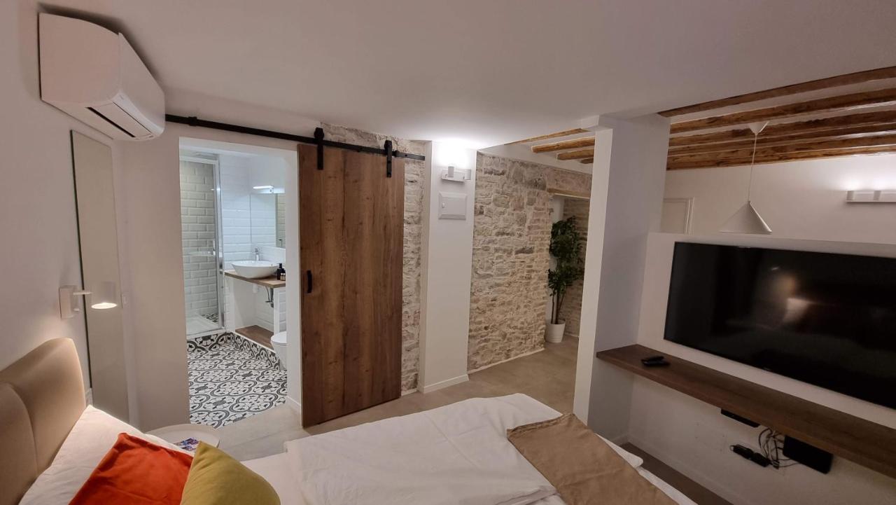 Vitelli Apartments And Rooms Split Extérieur photo